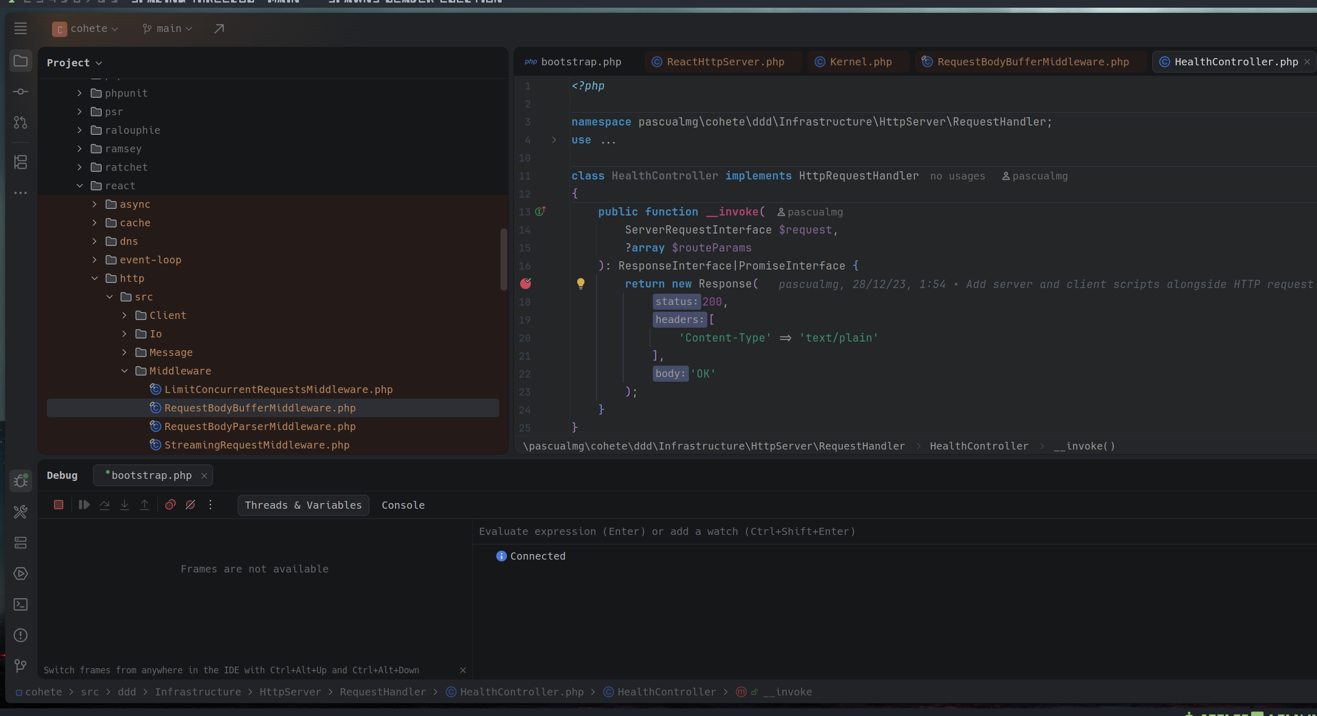 IntelliJ con el HealthController, el breakpoint en rojo, y el depurador conectado al servidor async
